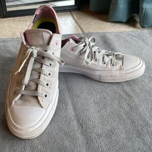 Converse Women's Sneakers in Light Gray and Pink